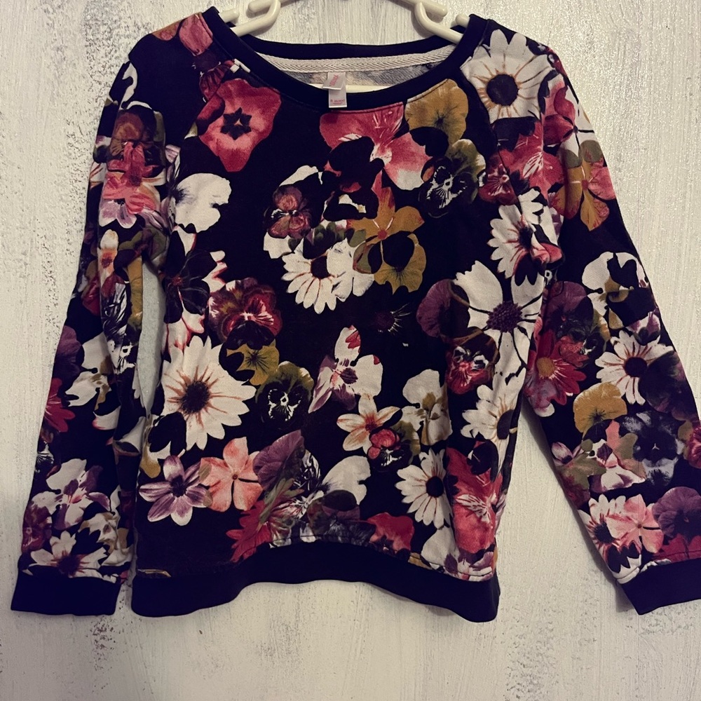 Xhilaration Girls Size, 6 Flowered Sweatshirt.